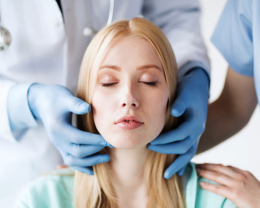 imagen de mentoplastia cirugia estetica facial clinica renacimiento